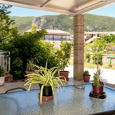 Apartament Anthi & *