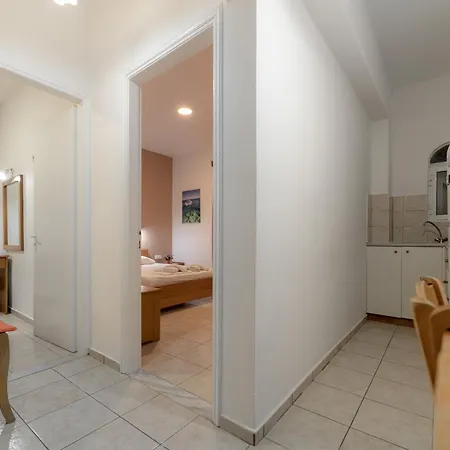 Appartement Anthi & *