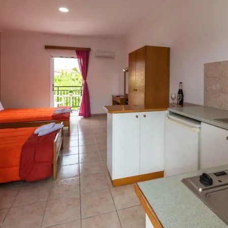 Appartement Anthi & *